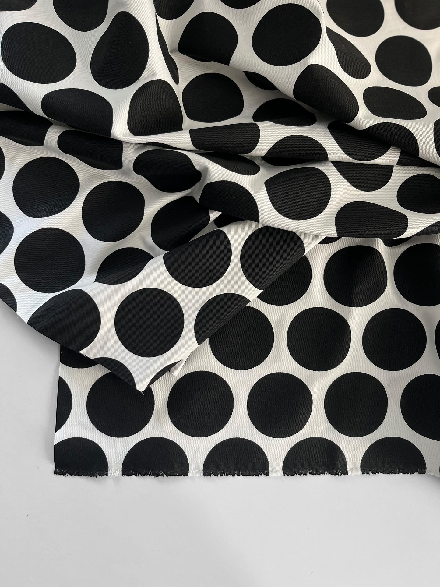 REMNANT 1.3m - Large Dots Twill