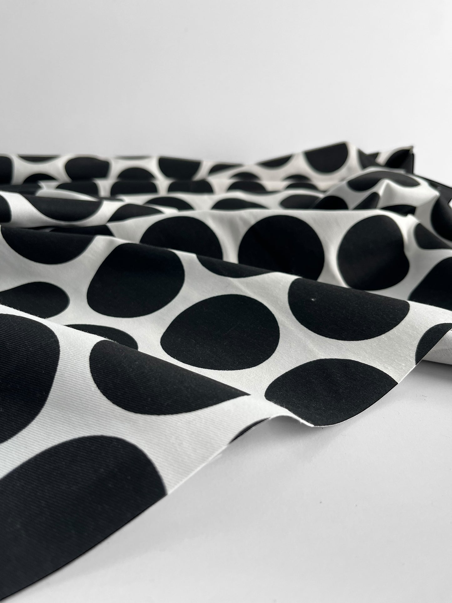 REMNANT 1.3m - Large Dots Twill