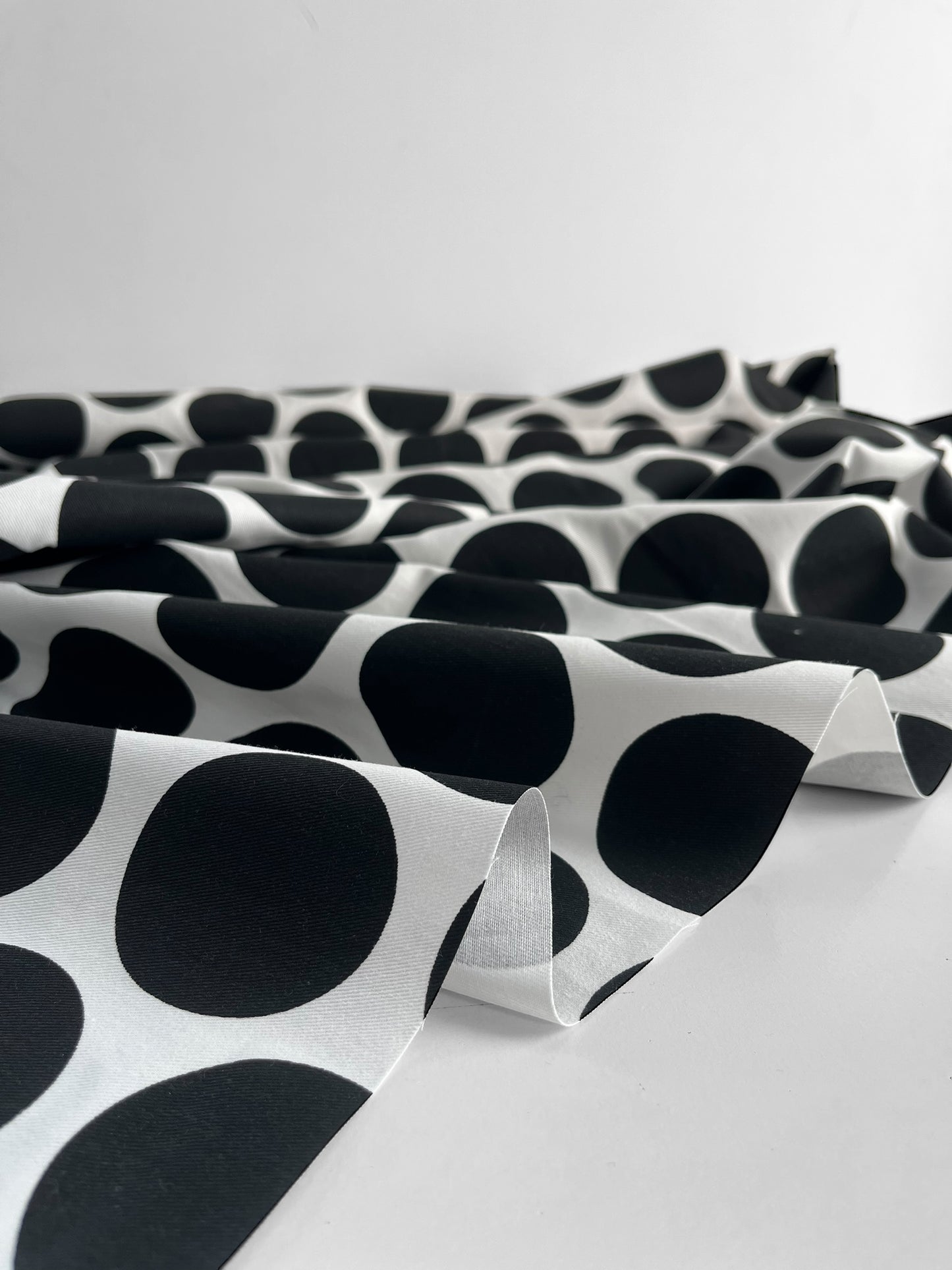 REMNANT 1.3m - Large Dots Twill